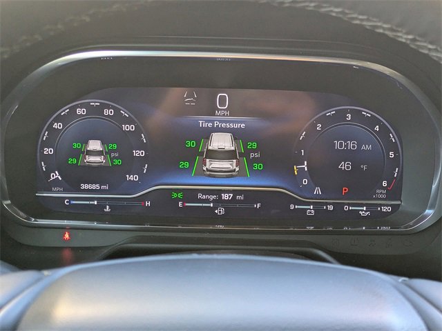 Used 2024 Chevrolet Suburban Premier image 31