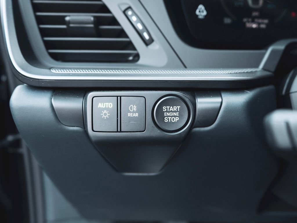 Used 2025 Porsche 911 Carrera image 19