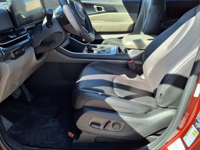 Used 2025 Kia Carnival image 18