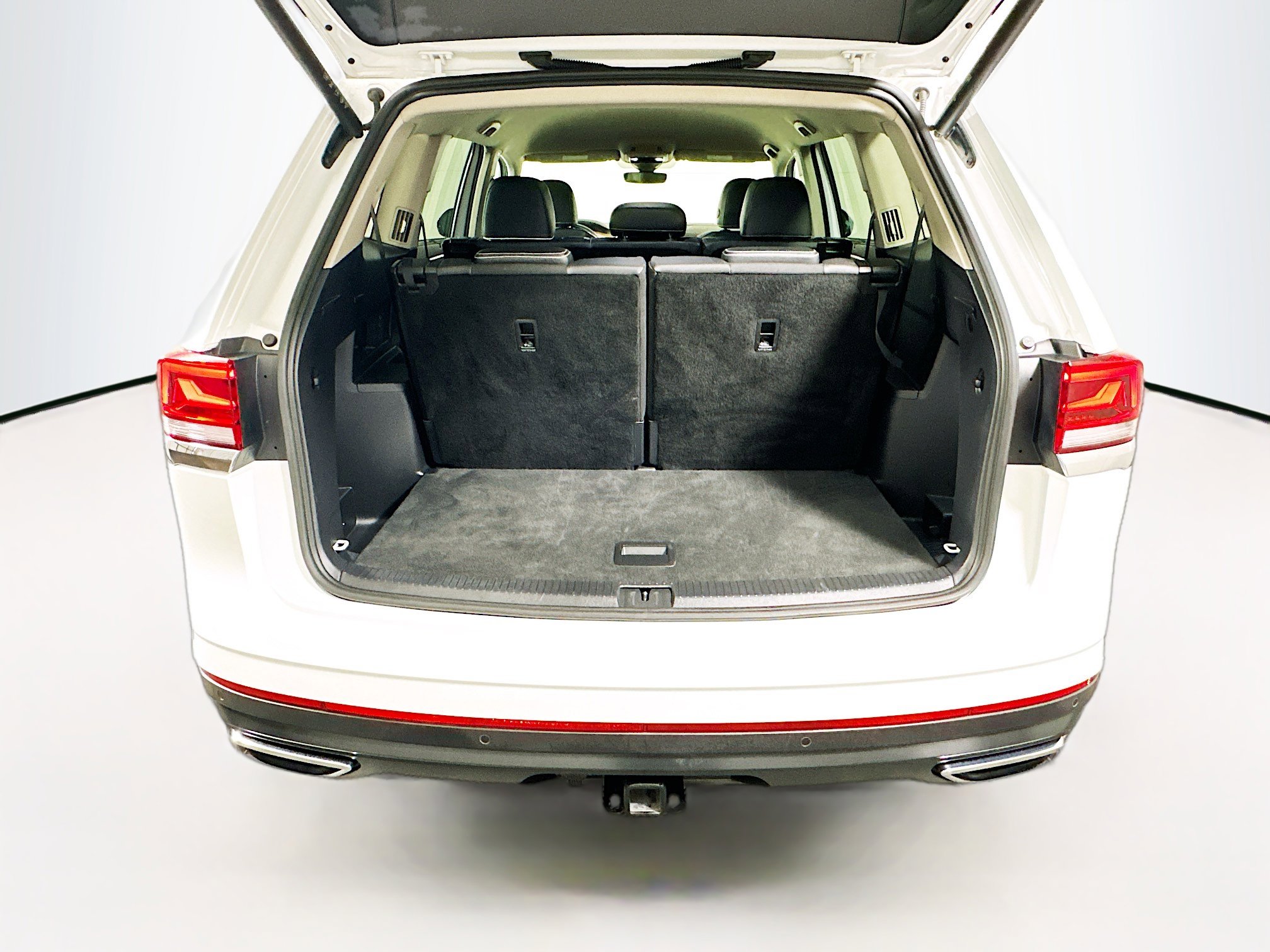 Used 2025 Volkswagen Atlas SE image 30