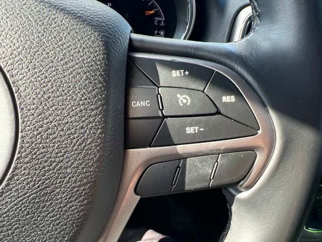 Certified 2019 Jeep Grand Cherokee Laredo AWD/4WD image 19
