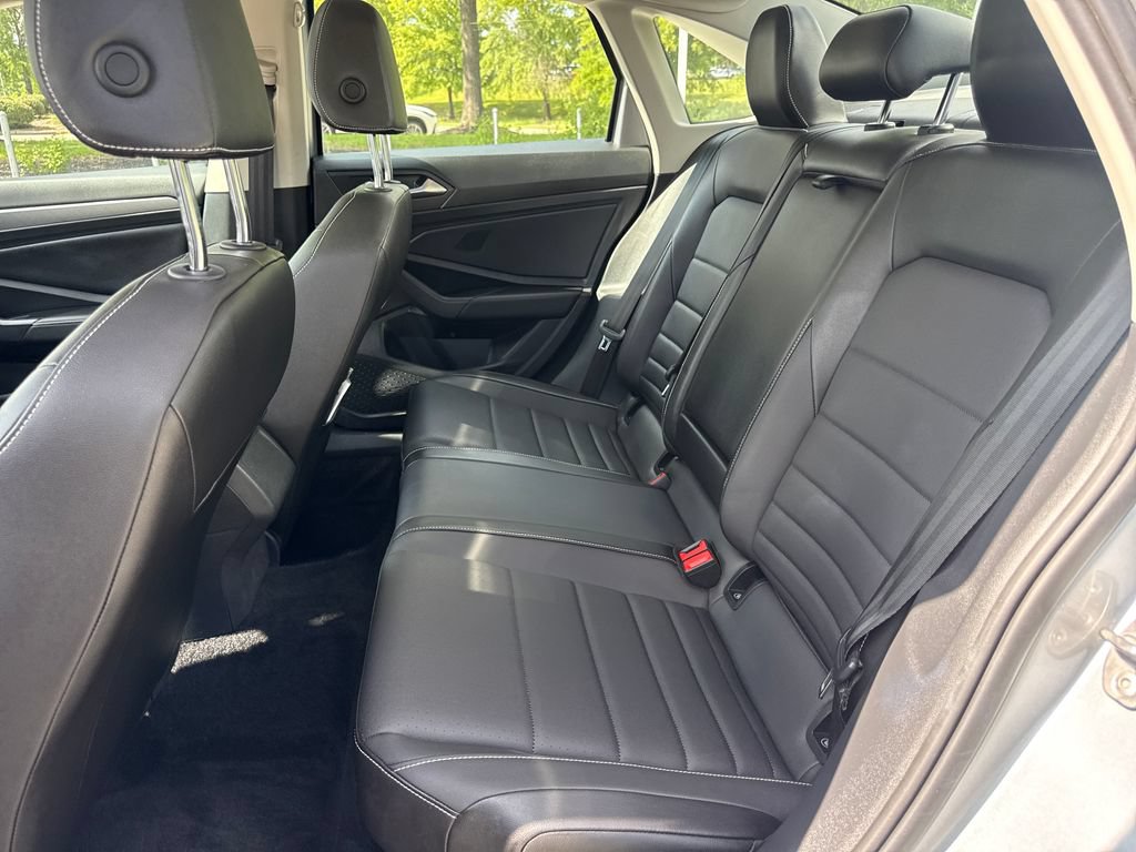 Used 2022 Volkswagen Jetta SE FWD image 32