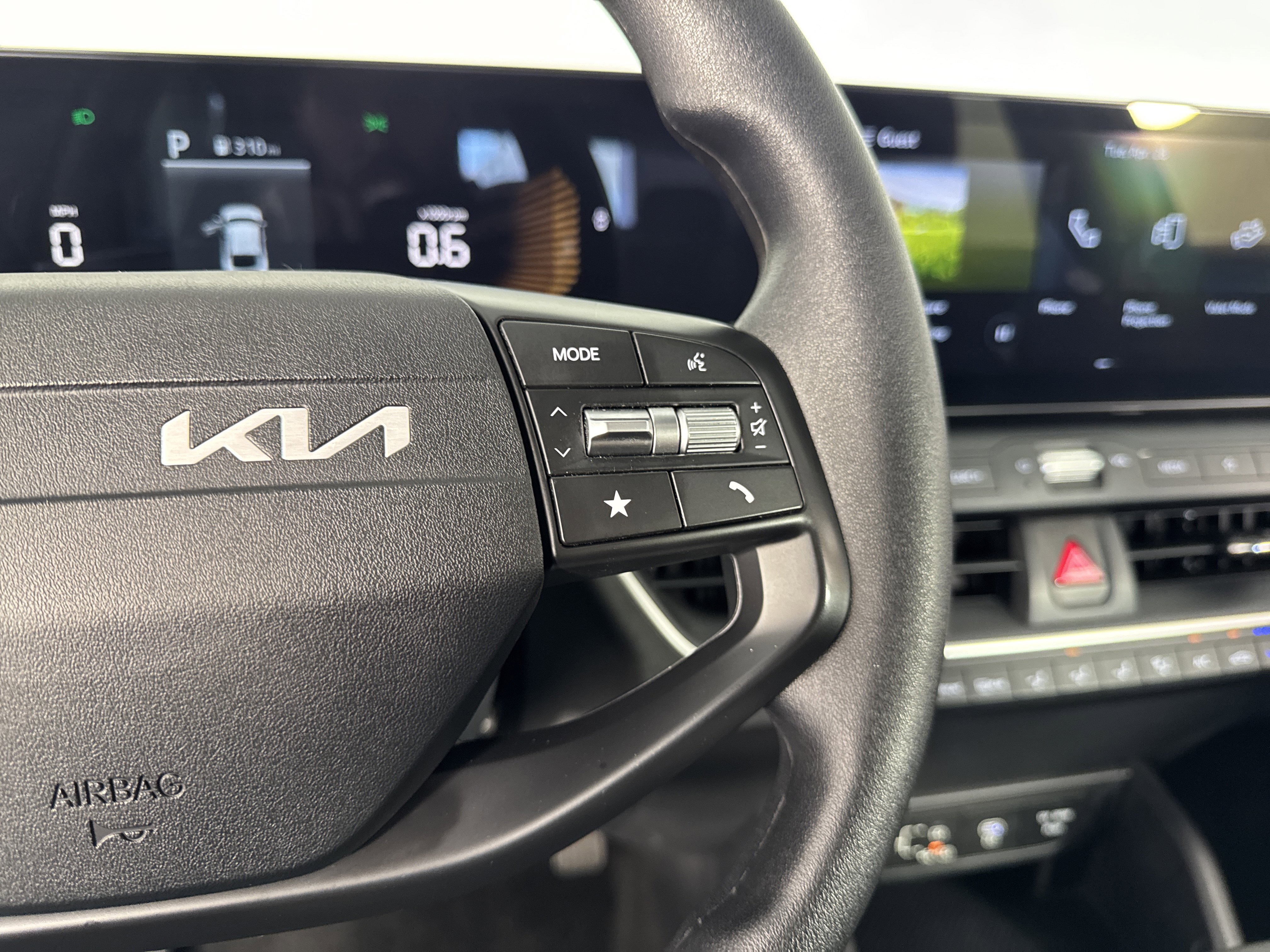 Used 2025 Kia K4 LXS FWD image 28