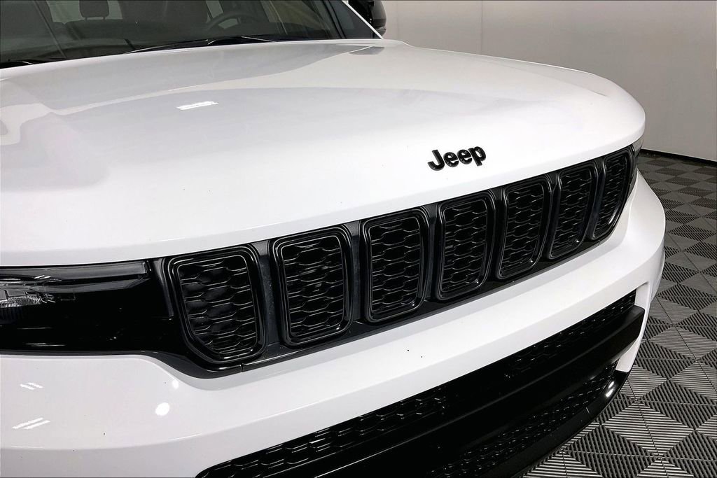 Used 2023 Jeep Grand Cherokee L Laredo AWD/4WD image 40