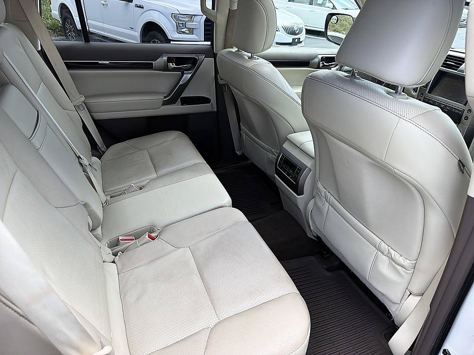 Used 2017 Lexus GX 460 Premium w/ Premium Package AWD/4WD image 22
