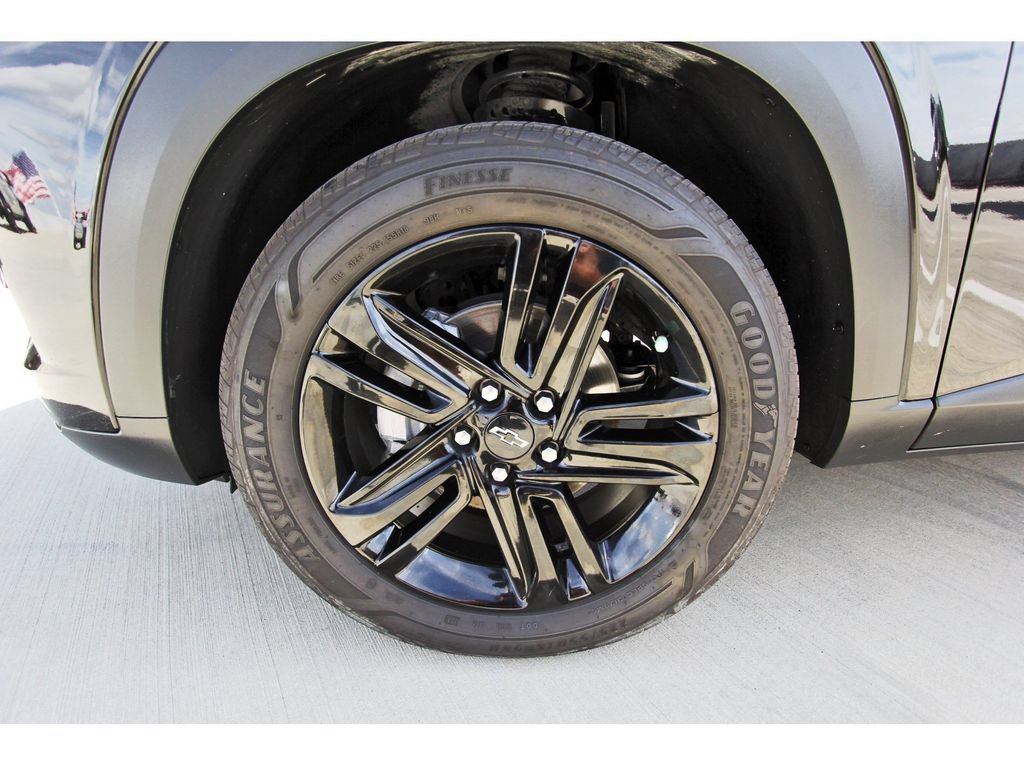 Used 2025 Chevrolet Trax ACTIV w/ Sunroof Package FWD image 30