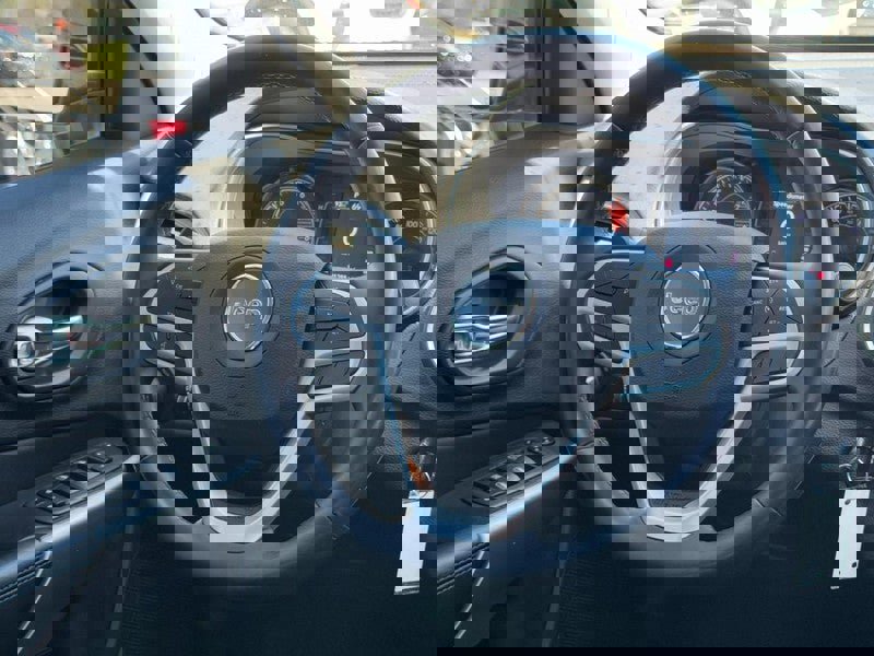 Used 2020 Jeep Cherokee Latitude AWD/4WD image 12