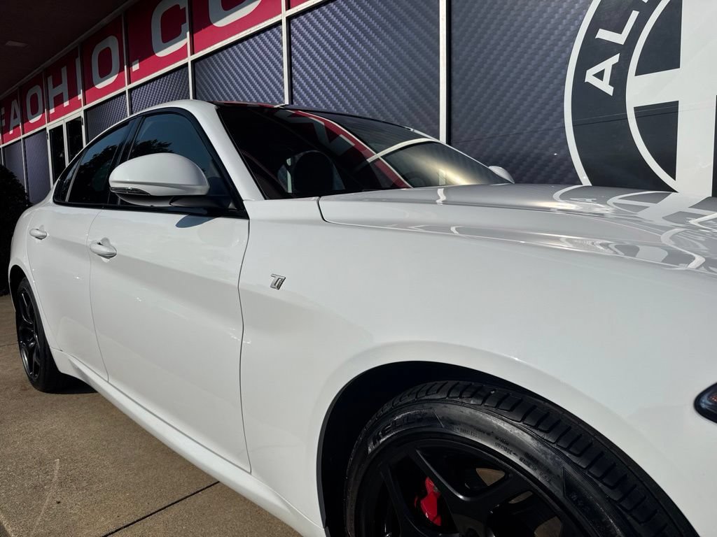 Used 2022 Alfa Romeo Giulia Ti AWD/4WD image 2