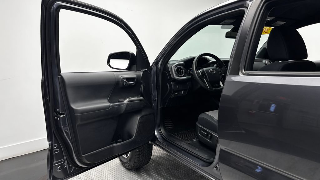 Used 2023 Toyota Tacoma TRD Sport AWD/4WD image 21