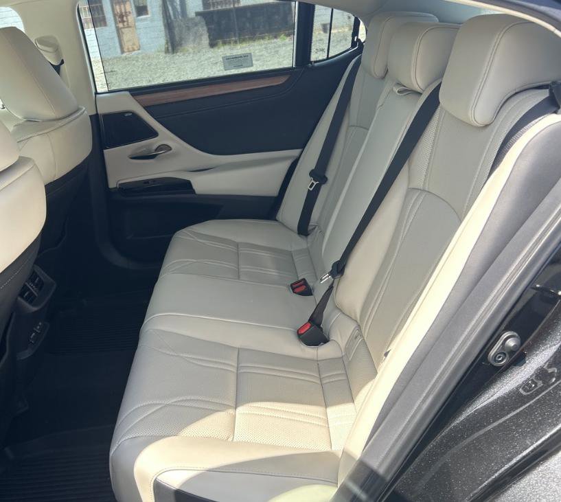 Used 2025 Lexus ES 350 Ultra Luxury FWD image 14