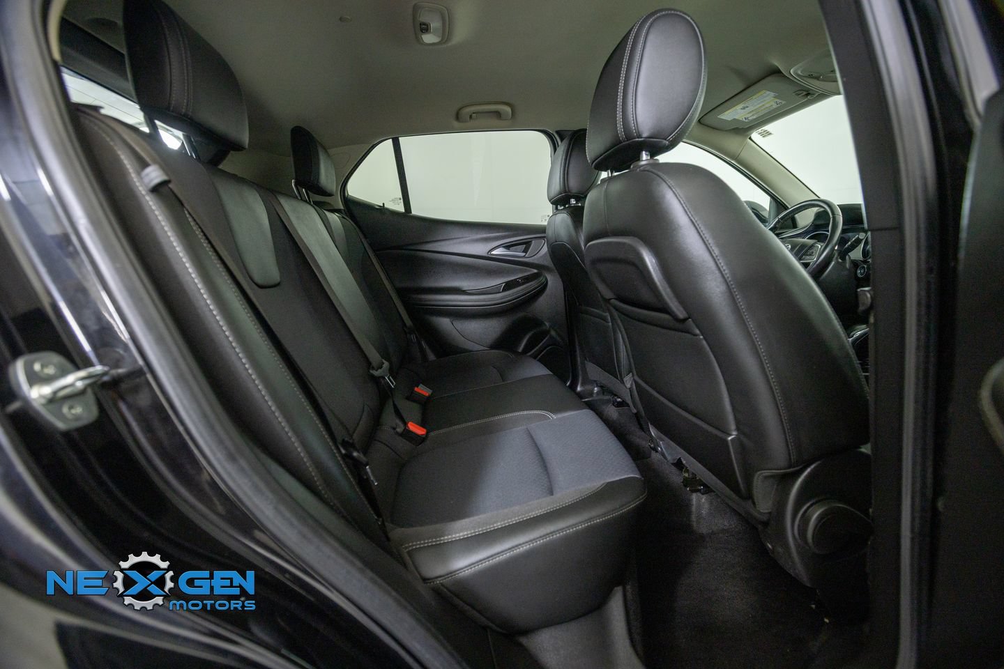 Used 2022 Buick Encore GX Preferred w/ Cold Weather Comfort Package AWD/4WD image 35
