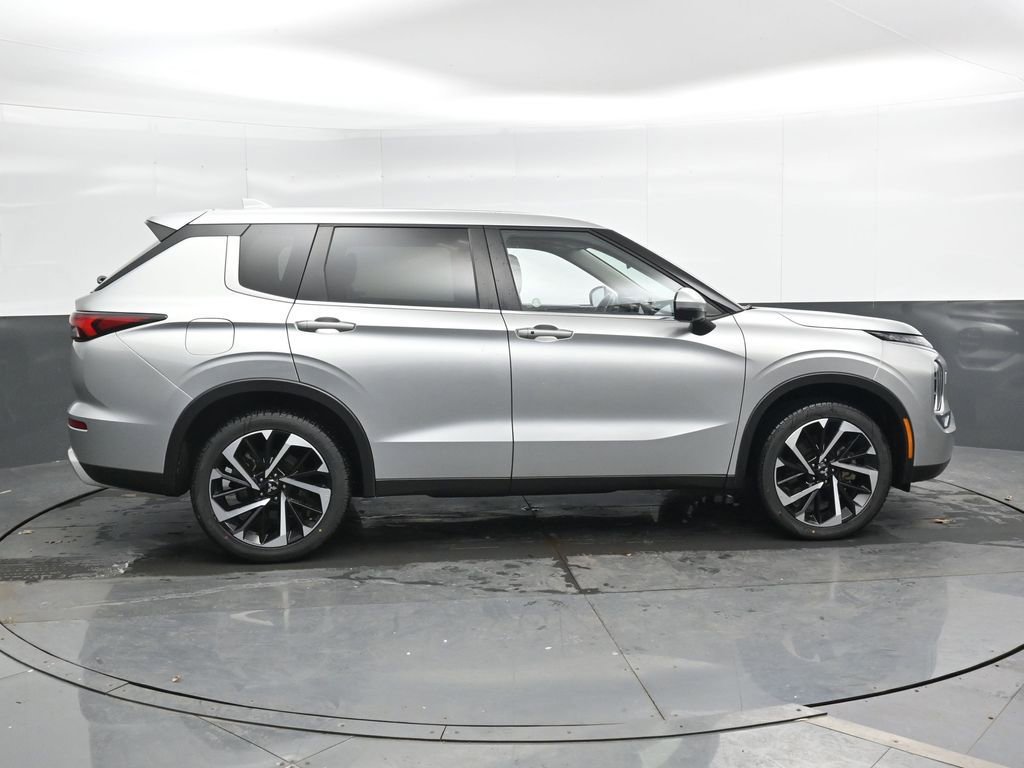 Used 2024 Mitsubishi Outlander SE AWD/4WD image 5
