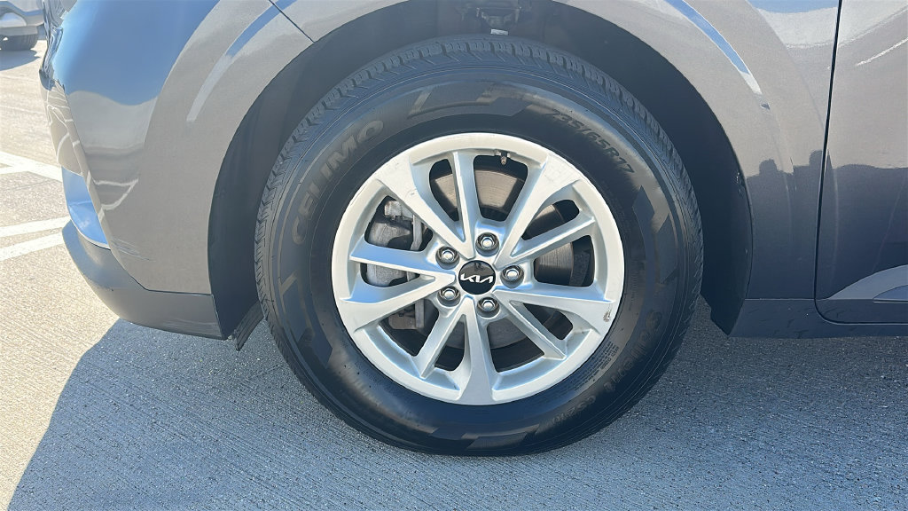Used 2024 Kia Carnival LX FWD image 6
