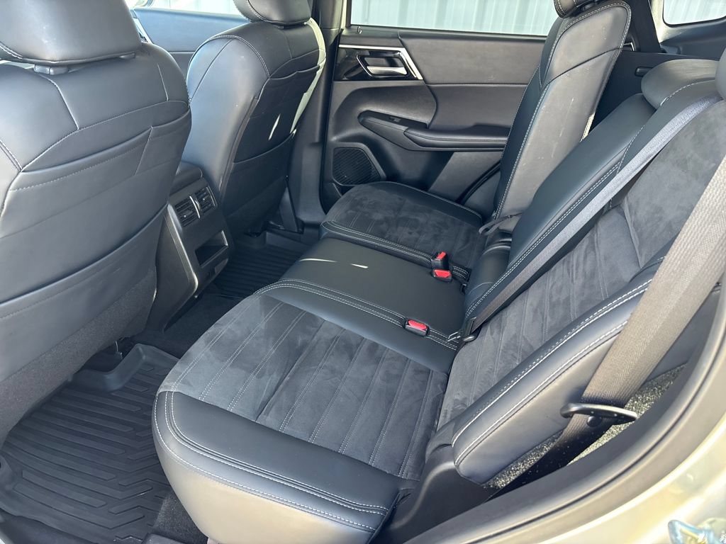 Used 2024 Mitsubishi Outlander SE Black Edition AWD/4WD image 25