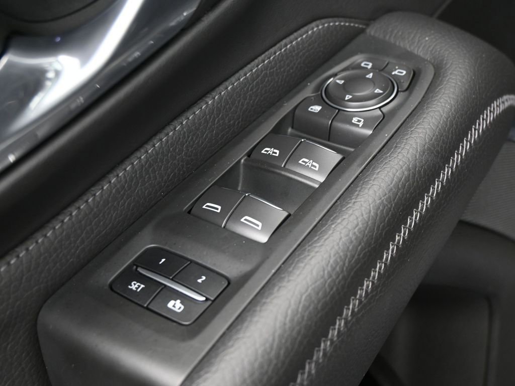 Used 2022 GMC Yukon Denali w/ Denali Premium Package image 14