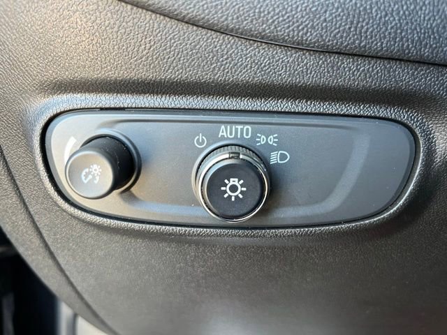 Used 2022 Chevrolet Equinox LS w/ LS Convenience Package FWD image 16
