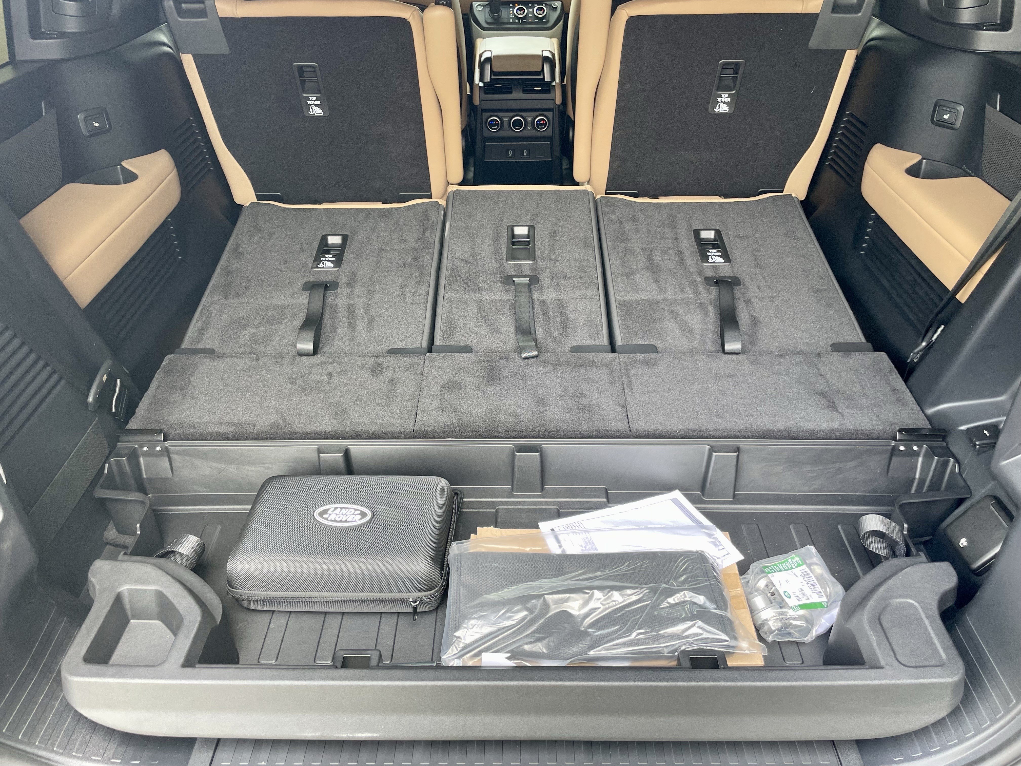 Certified 2026 Land Rover Defender 130 X-Dynamic SE AWD/4WD image 35