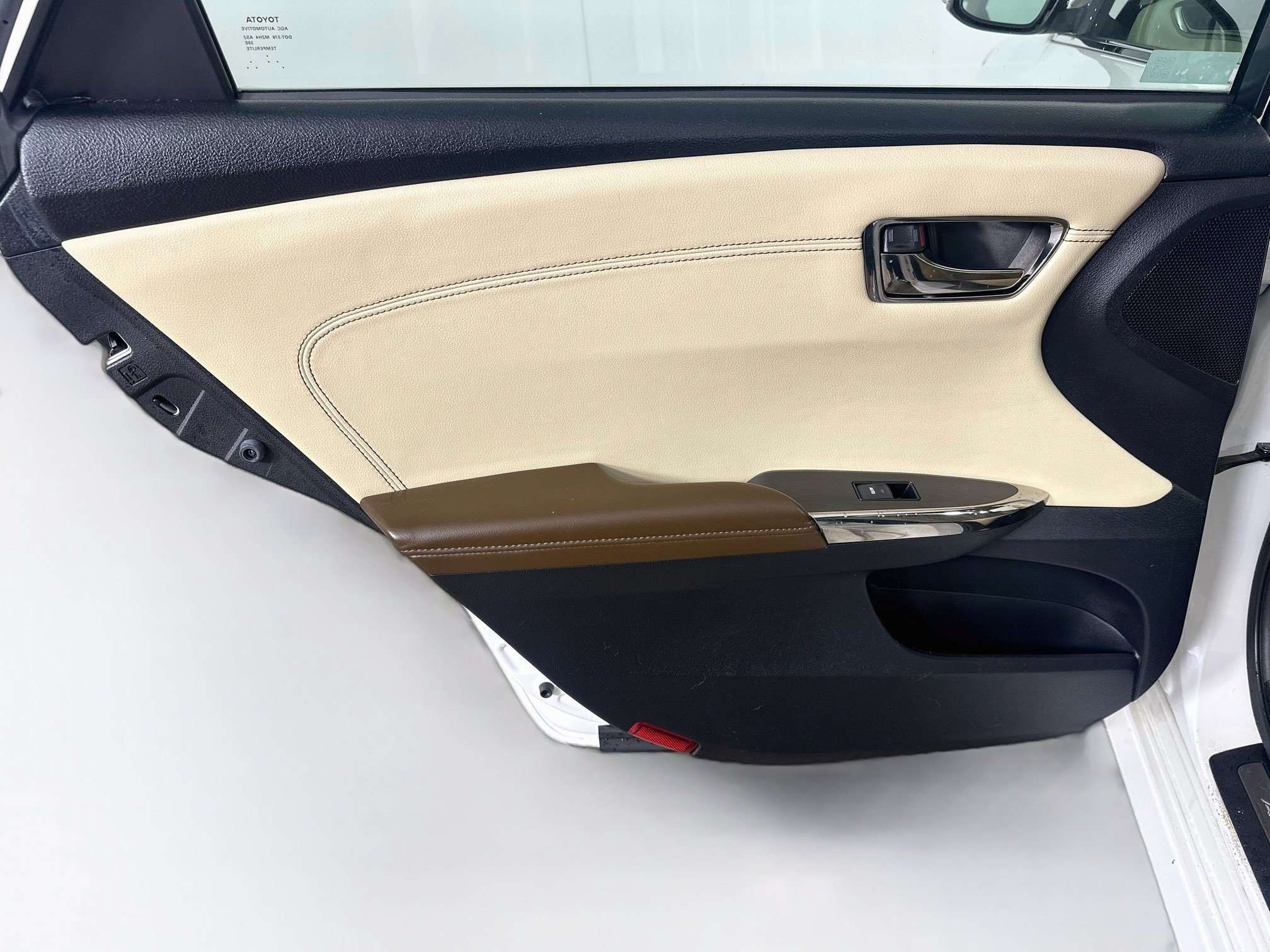 Used 2013 Toyota Avalon Limited FWD image 28