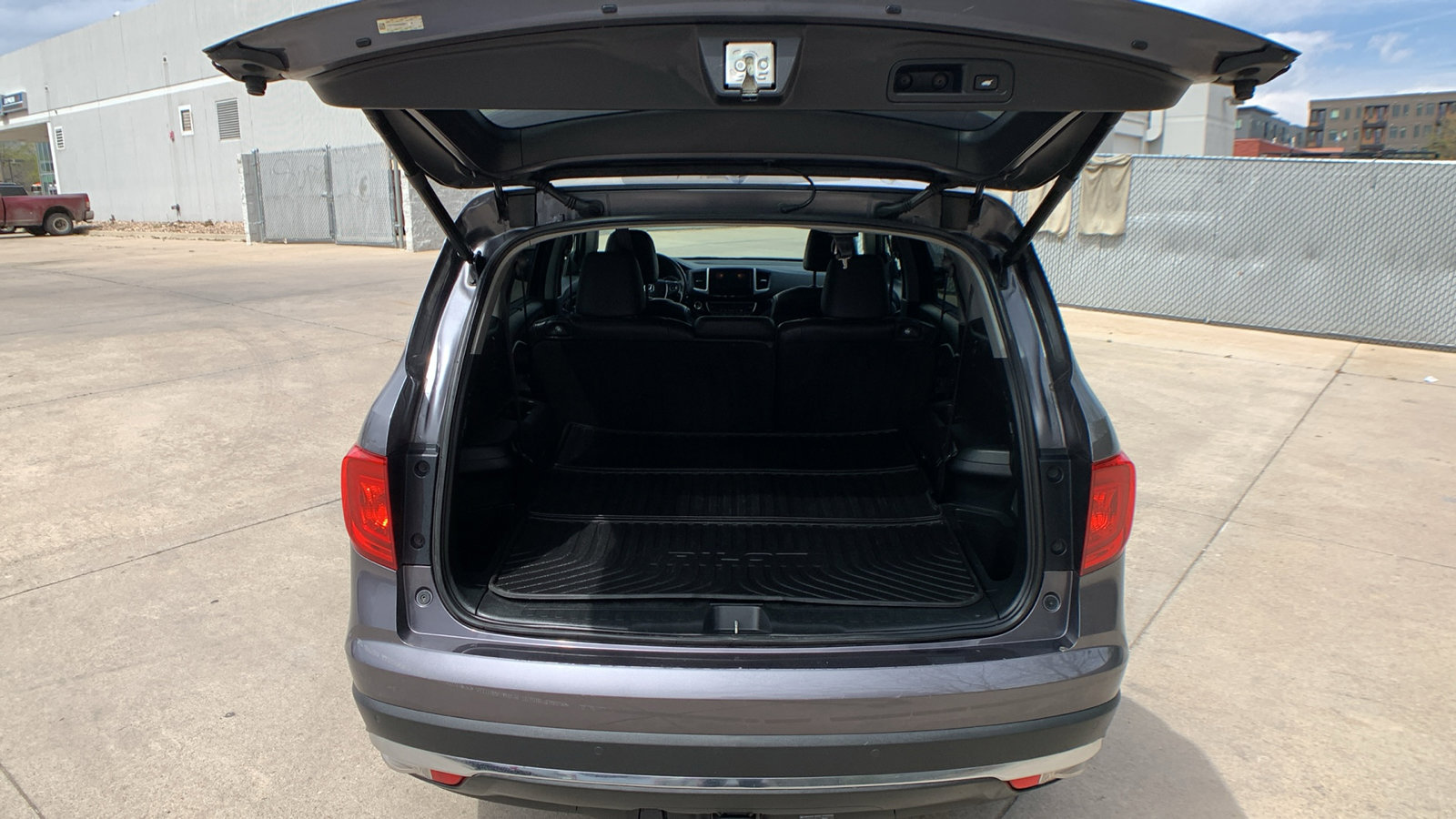 Used 2016 Honda Pilot Touring image 25