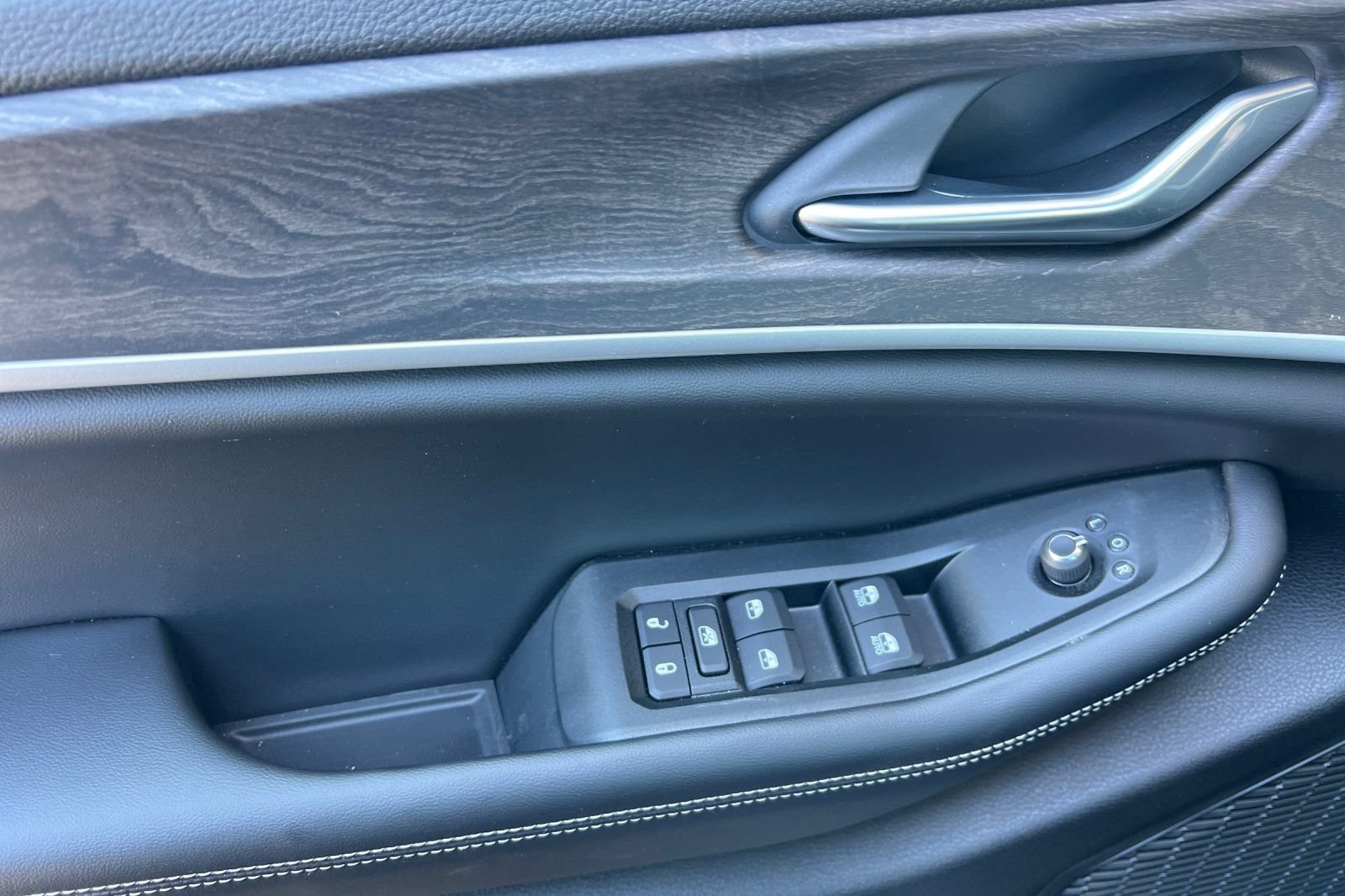 New 2026 Jeep Grand Cherokee Altitude AWD/4WD image 10