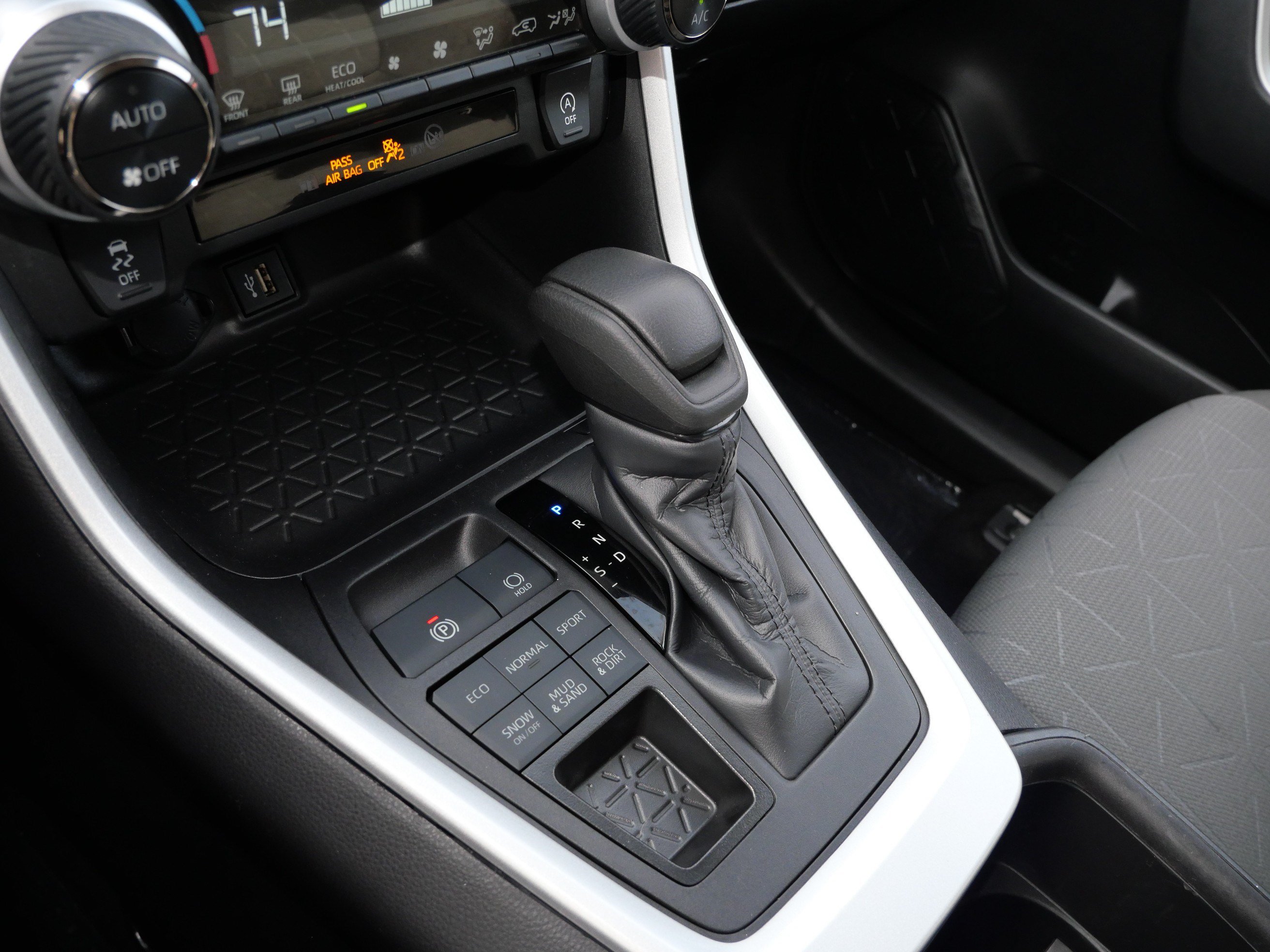 Used 2024 Toyota RAV4 XLE AWD/4WD image 24