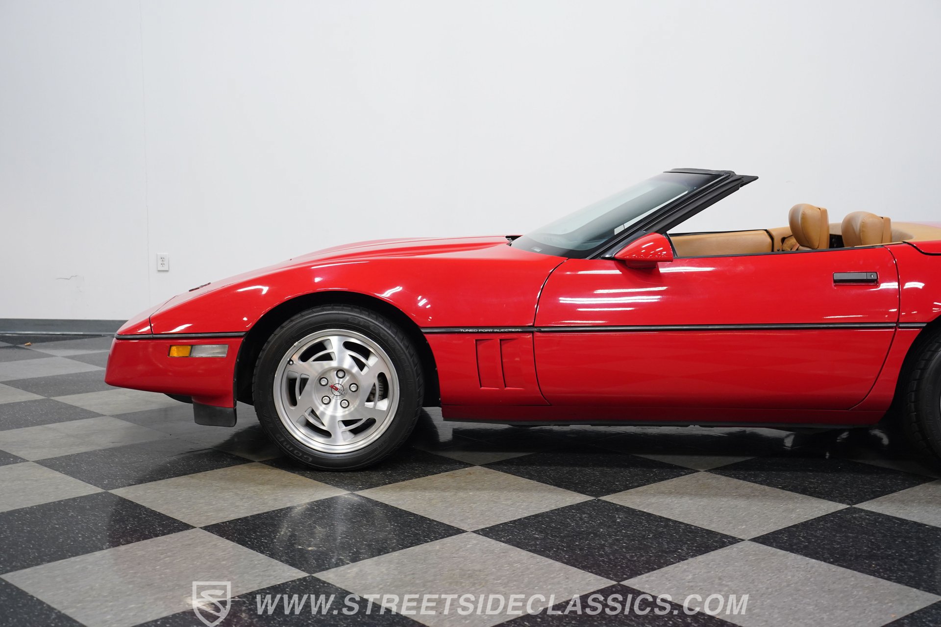 Used 1990 Chevrolet Corvette Convertible RWD image 24