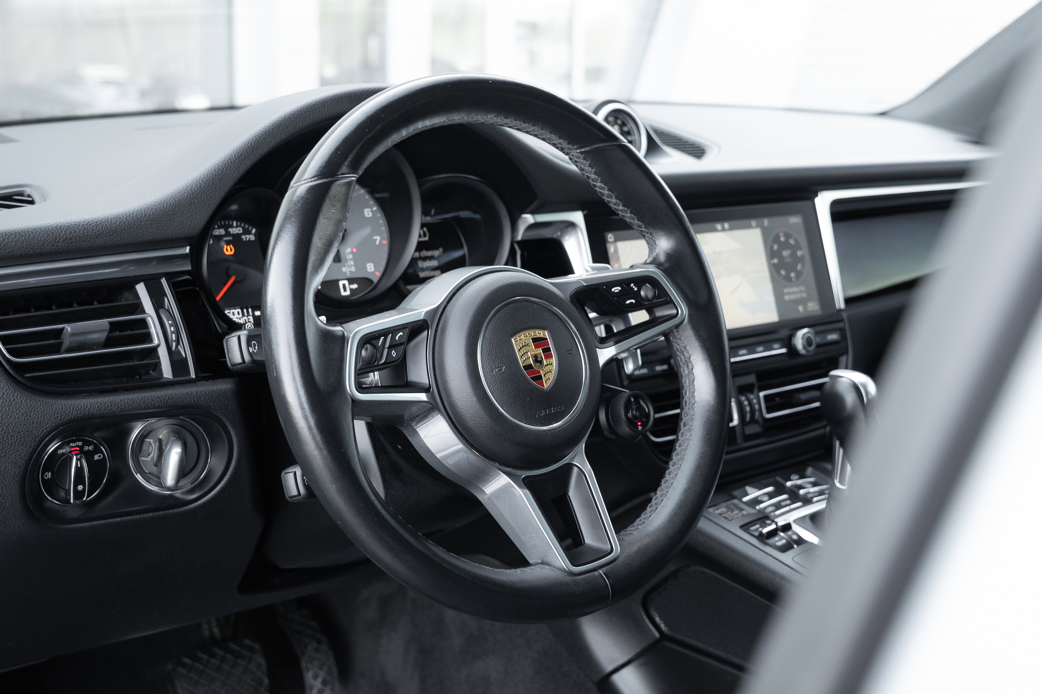 Used 2019 Porsche Macan S image 12