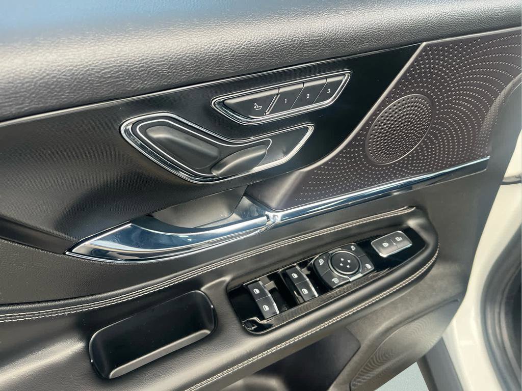 Used 2023 Lincoln Corsair Reserve w/ Jet Appearance Package image 27