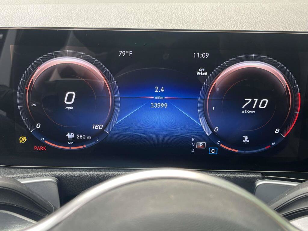 Used 2023 Mercedes-Benz GLB 250 4MATIC image 3
