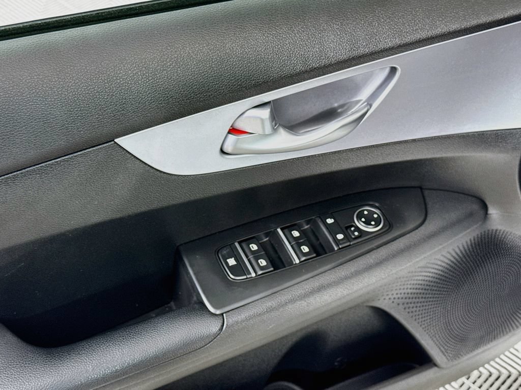 Used 2023 Kia Forte LX FWD image 17
