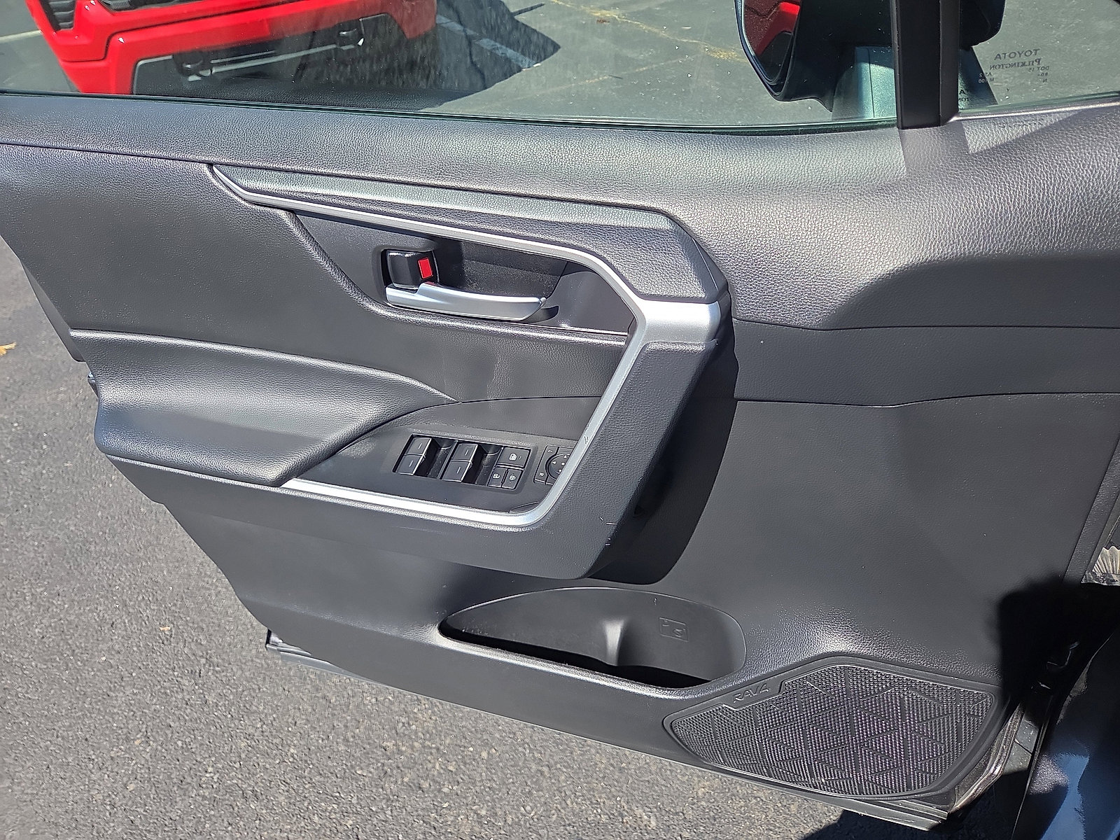 Used 2025 Toyota RAV4 XLE w/ Convenience Package image 14