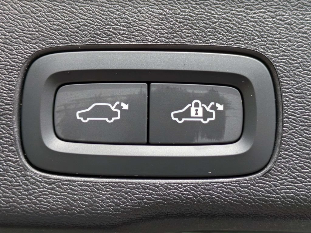 New 2026 Volvo XC60 T8 Plus w/ Protection Package Premier AWD/4WD image 12