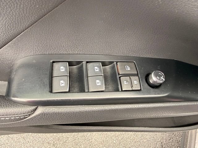Used 2020 Toyota Camry XSE FWD image 13