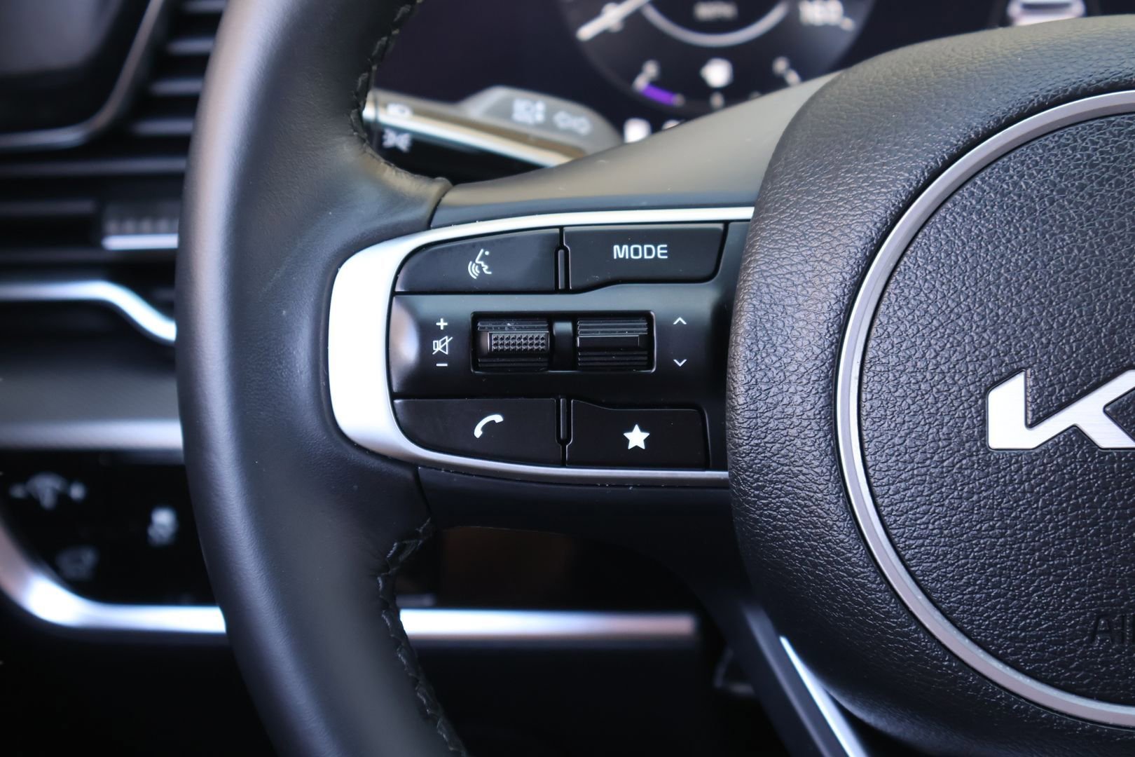 Used 2024 Kia Sportage SX image 17