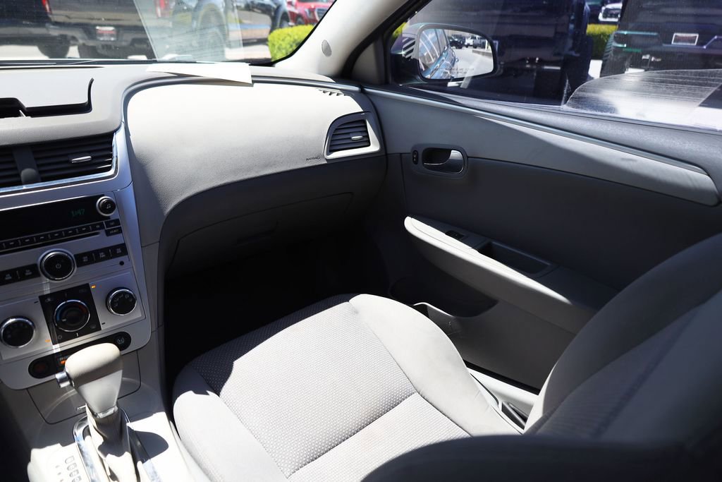 Used 2010 Chevrolet Malibu LS FWD image 20