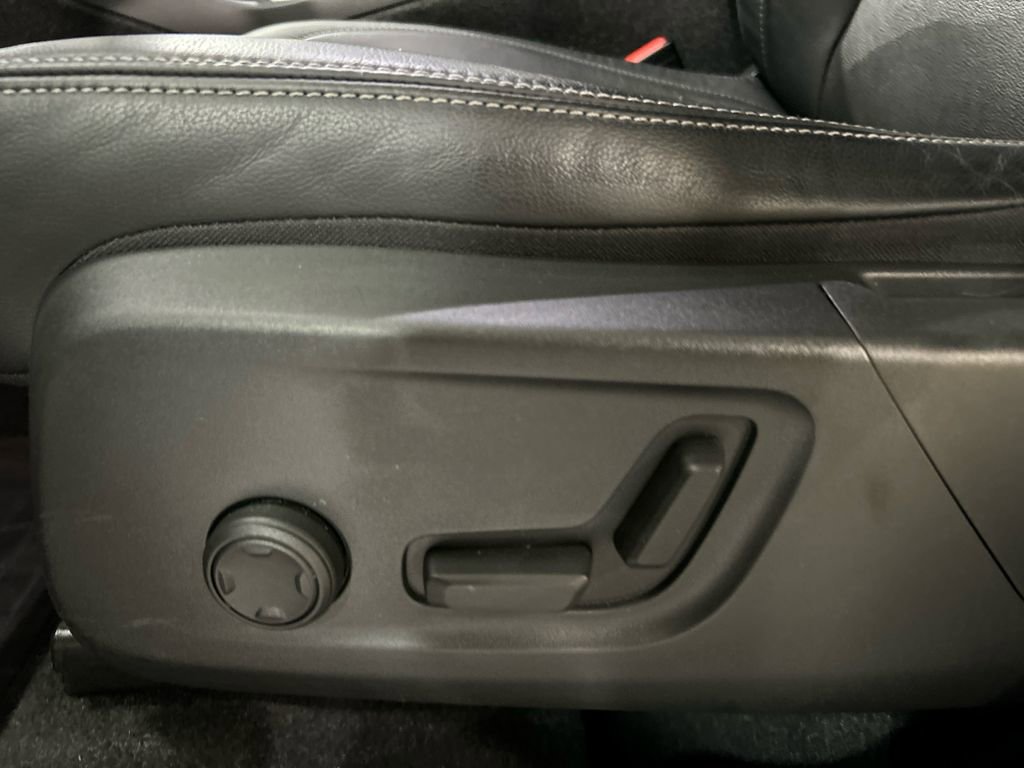 Certified 2023 Volvo XC40 B5 Plus w/ Protection Package Premier image 11