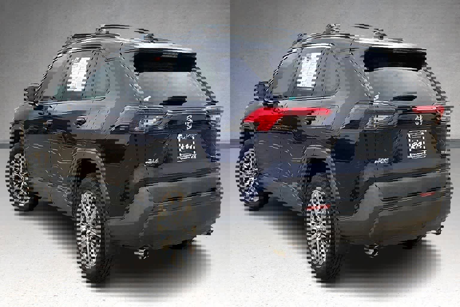 Used 2020 Toyota RAV4 XLE Premium image 4