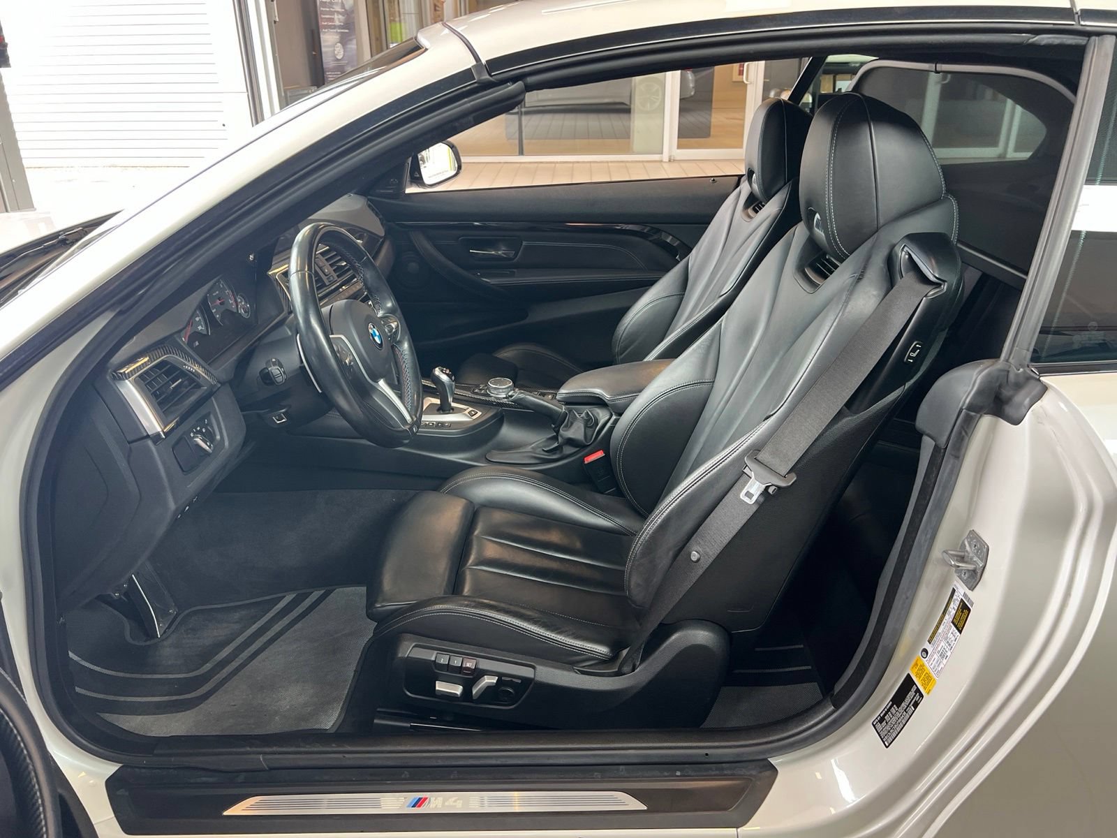 Used 2016 BMW M4 Convertible RWD image 34