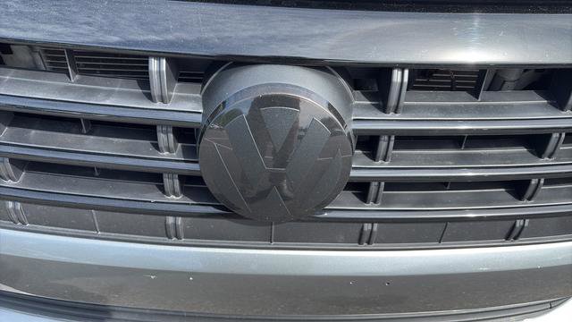 Used 2020 Volkswagen Jetta R-Line w/ R-Line Cold Weather Package FWD image 28