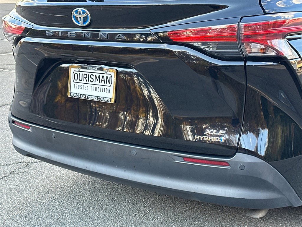 Used 2022 Toyota Sienna XLE image 5