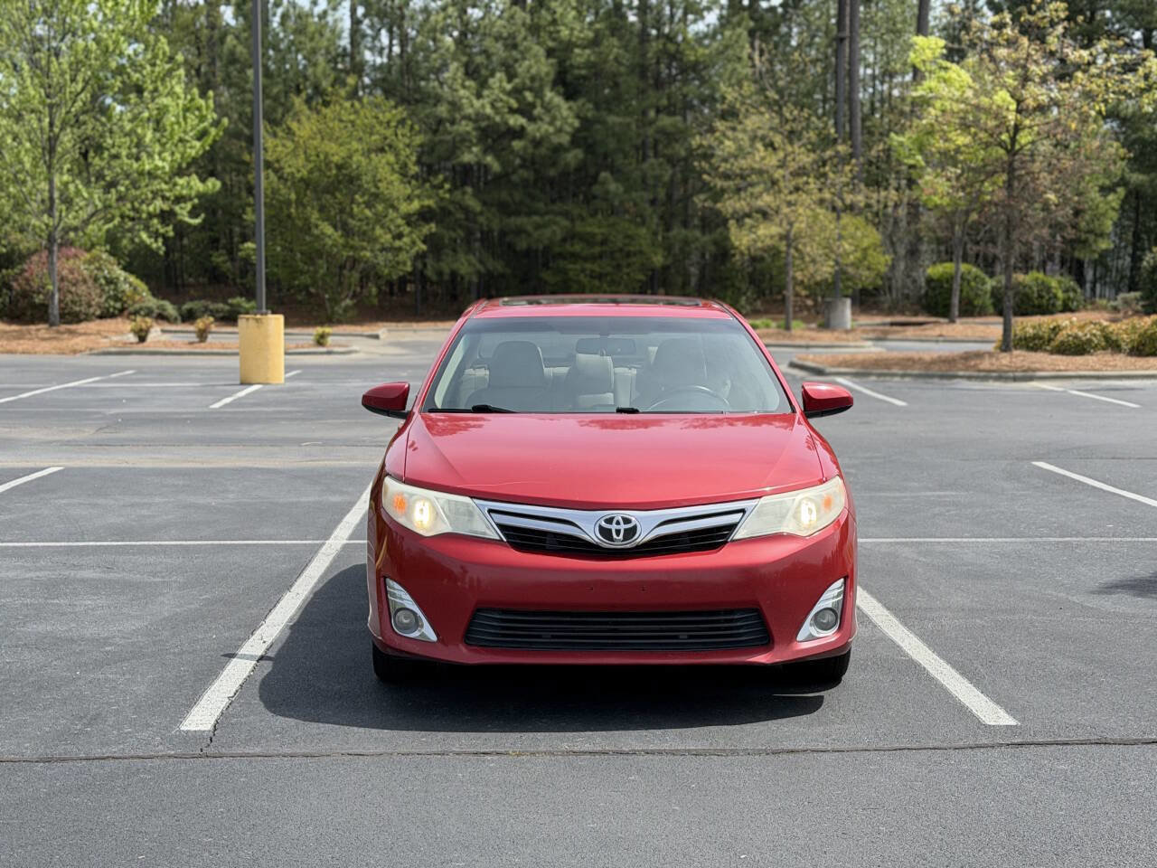 Used 2014 Toyota Camry XLE w/ Leather Package FWD image 2