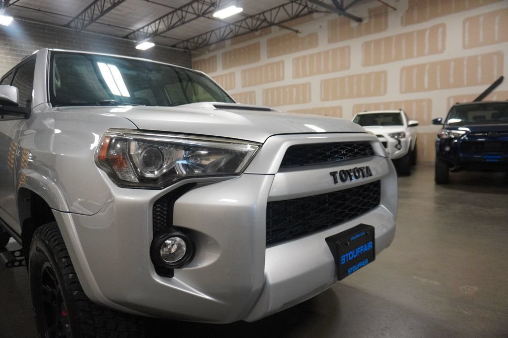 Used 2018 Toyota 4Runner TRD Off-Road Premium AWD/4WD image 7