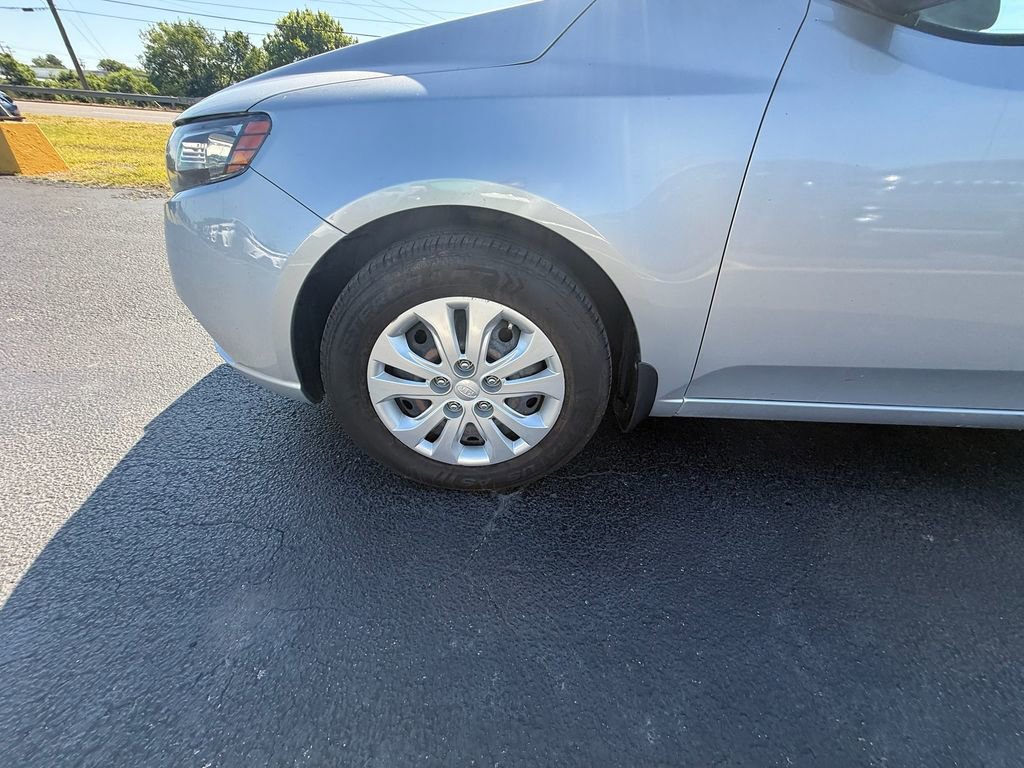 Used 2010 Kia Forte EX FWD image 9