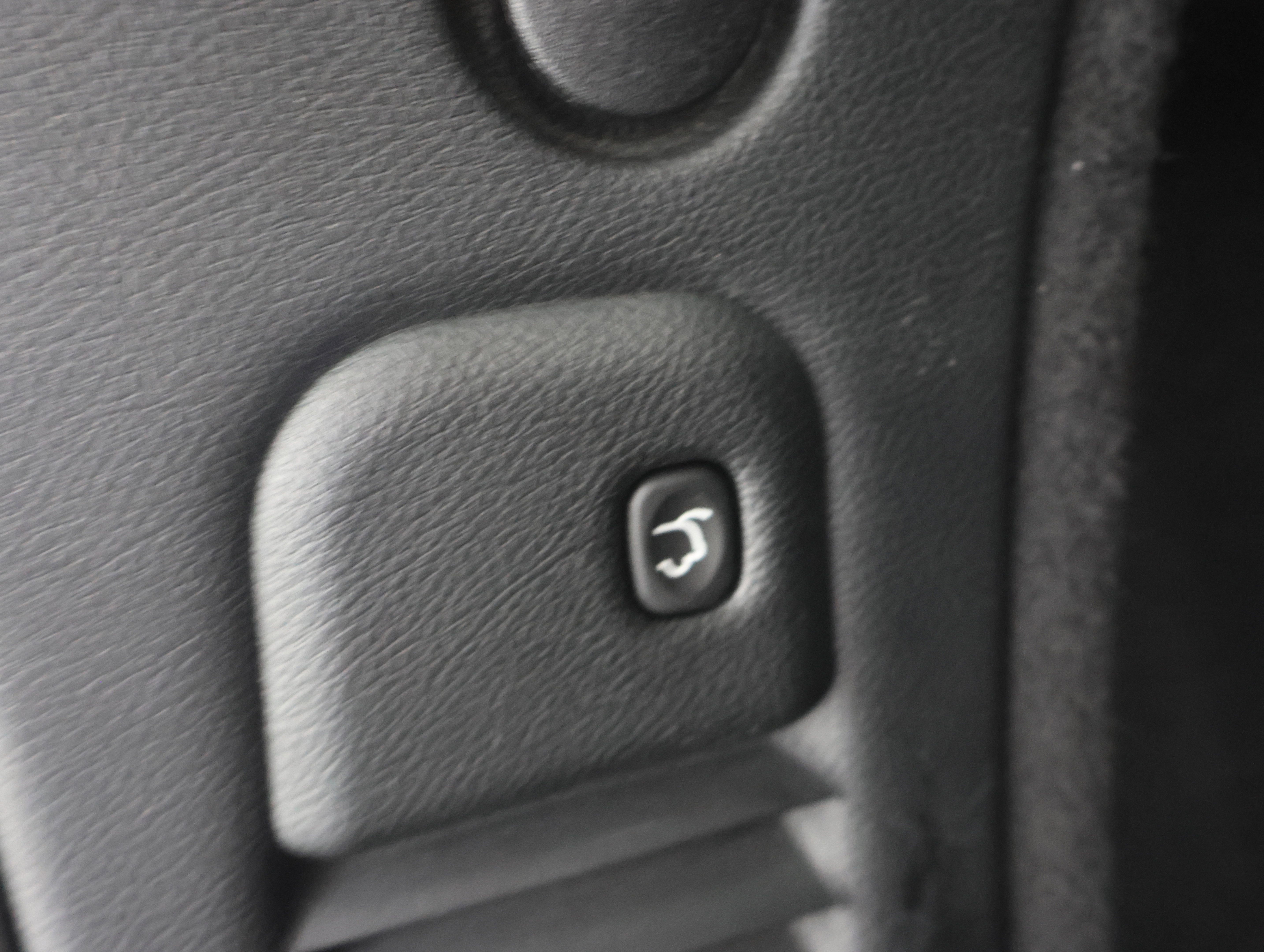 Used 2018 Dodge Durango SXT w/ Quick Order Package 2BB AWD/4WD image 29