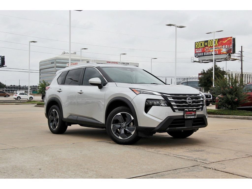 Used 2025 Nissan Rogue SV w/ SV Premium Package FWD image 1