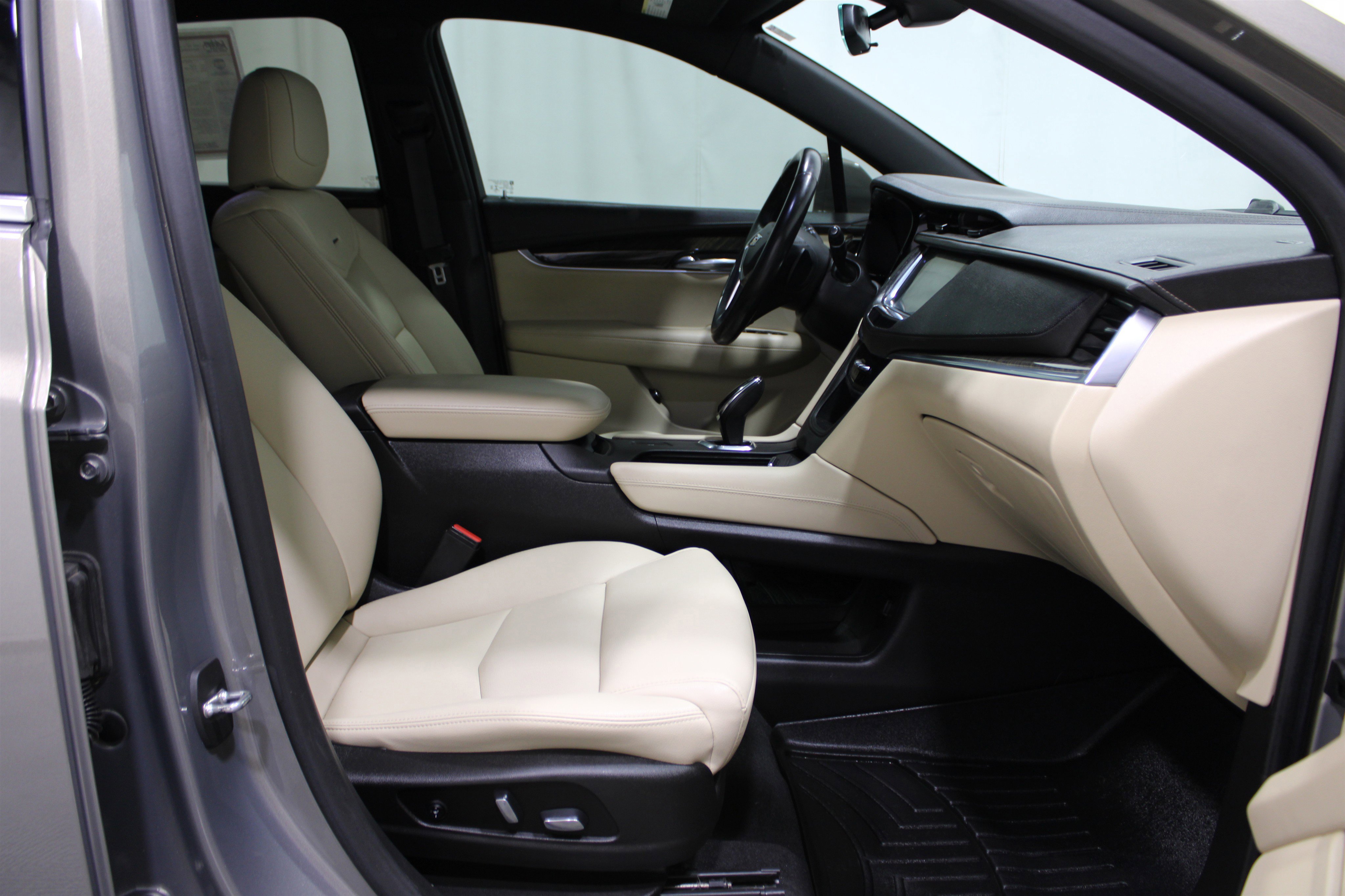 Used 2019 Cadillac XT5 FWD image 30