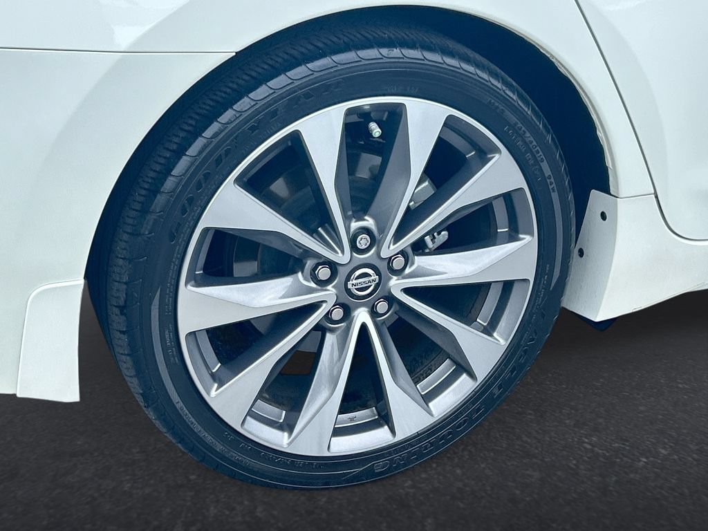 Used 2022 Nissan Maxima Platinum w/ Sport Mat Group FWD image 26