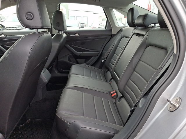 Used 2023 Volkswagen Jetta SE w/ Panoramic Sunroof Package FWD image 13