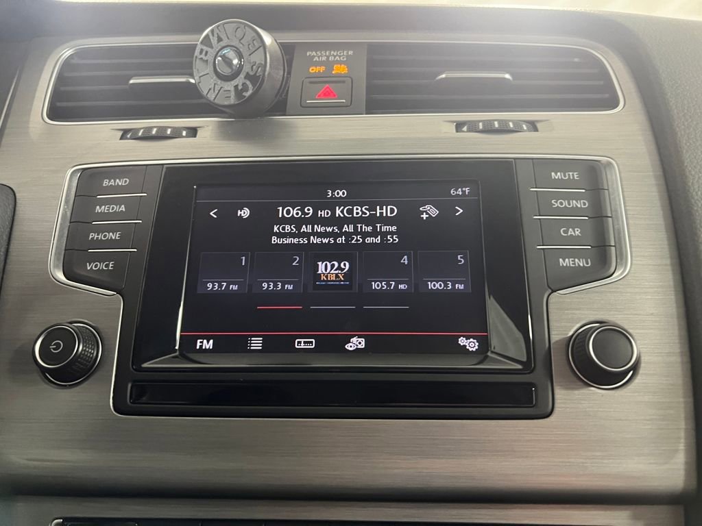 Used 2015 Volkswagen Golf S image 26