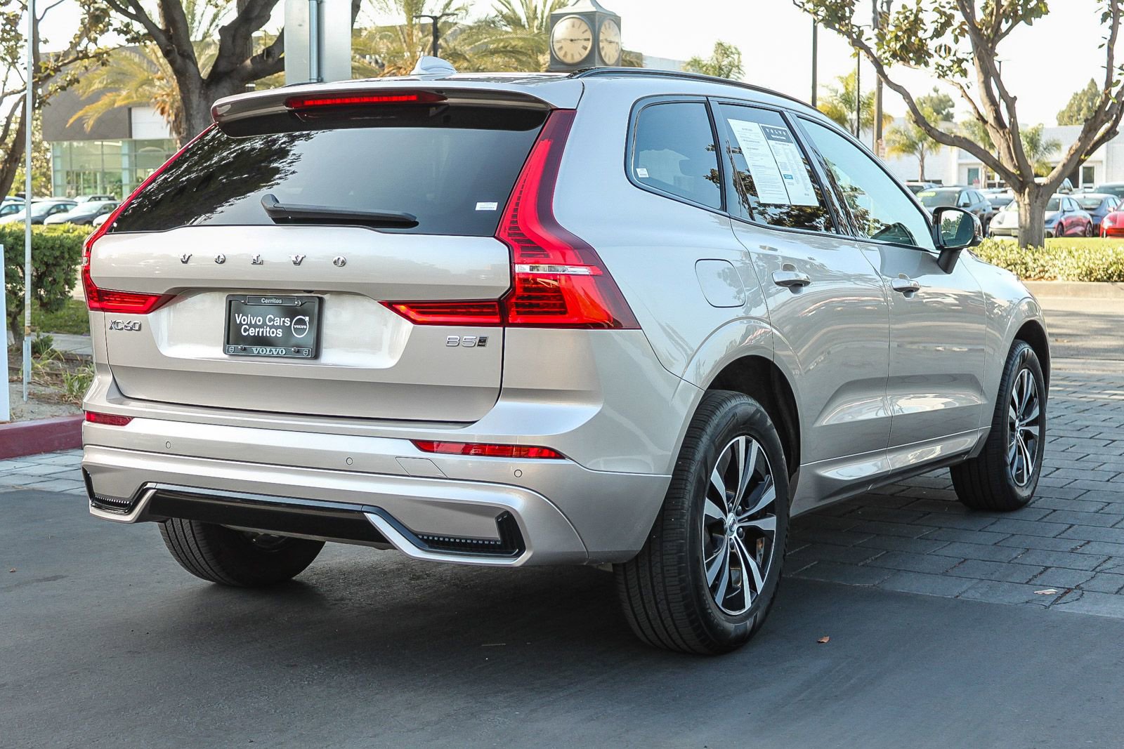 Used 2025 Volvo XC60 B5 Core AWD/4WD image 6